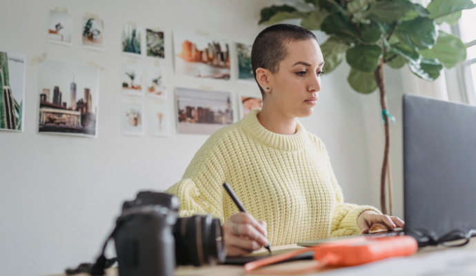 仕事をしている女性