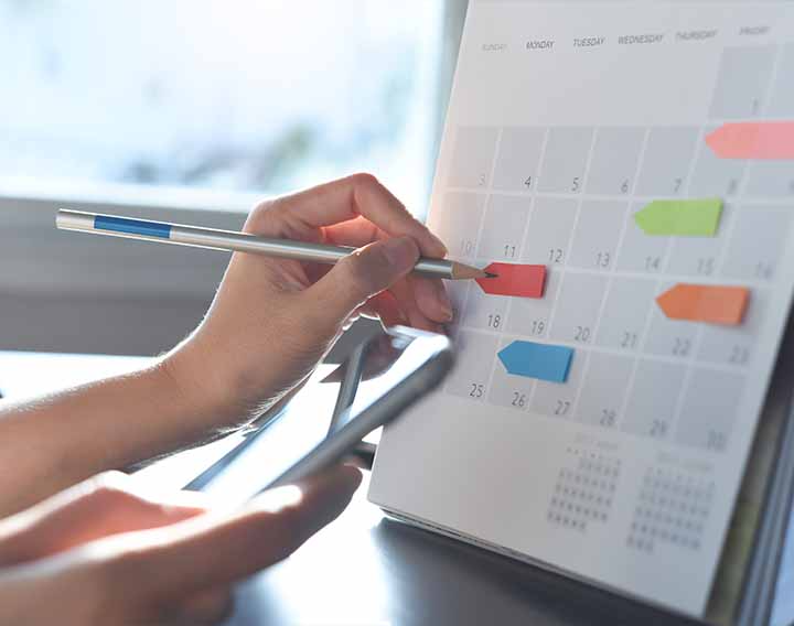 カレンダーにスケジュールを書き込む人