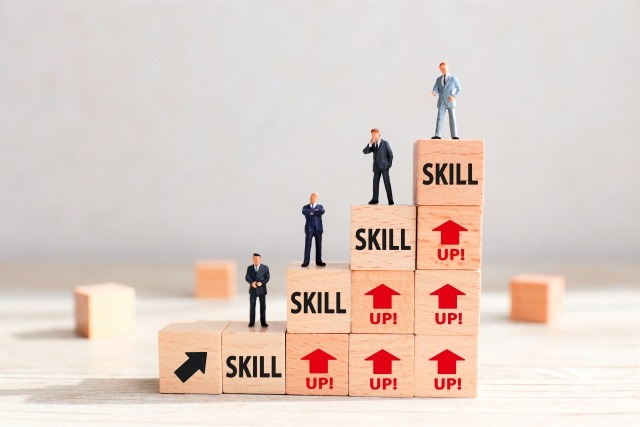 SKILLと書かれたブロックが積みあがっていく様子