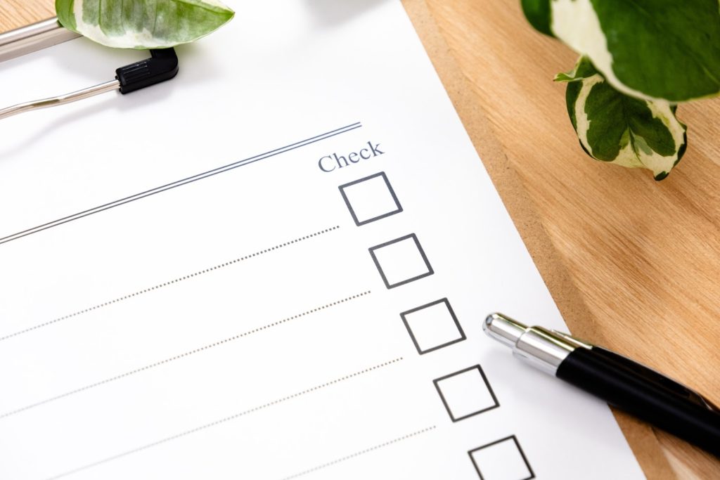 バインダーにチェックリストが挟んである