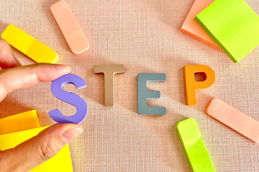 STEPと書かれたブロックの写真